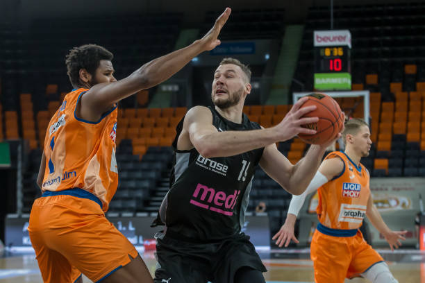 年队成员 年队成员