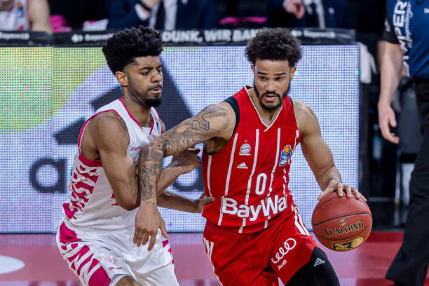 东契奇通过 东契奇通过