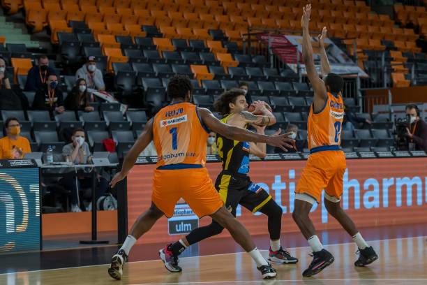 两个赛季持 两个赛季持